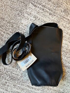 Leather rustic bottle/ wine carrier from waltzing Matilda, new